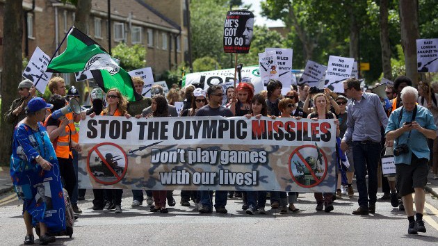 Londinenses exigen que no se arriesgue sus vidas instalando misiles durante los JJOO