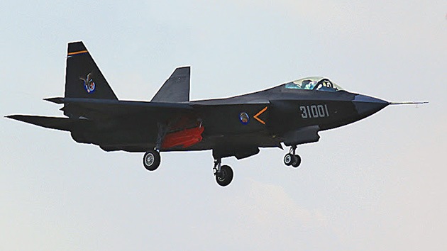 China quiere desplegar sus cazas J-31 'invisibles' en portaaviones