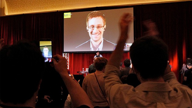 Snowden: "El monitoreo de metadatos es aún más intrusivo que el espionaje"