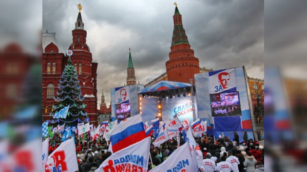 Miles de jóvenes se manifiestan a favor del partido Rusia Unida