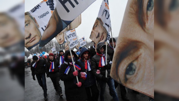 Partidarios y opositores de Putin se manifiestan en el centro de Moscú