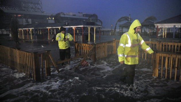 La furia no para: Sandy rompe un dique y deja a tres localidades de Nueva Jersey bajo agua