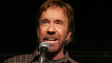 Chuck Norris: "Algo anormal pasa en la sociedad de EE.UU."