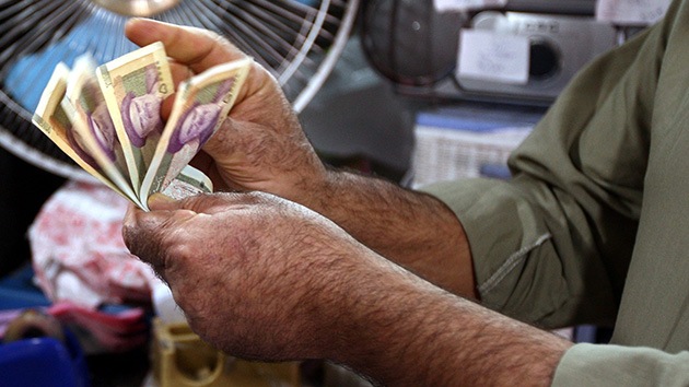 Irán planea 'liberarse' del dólar y el euro en el comercio exterior