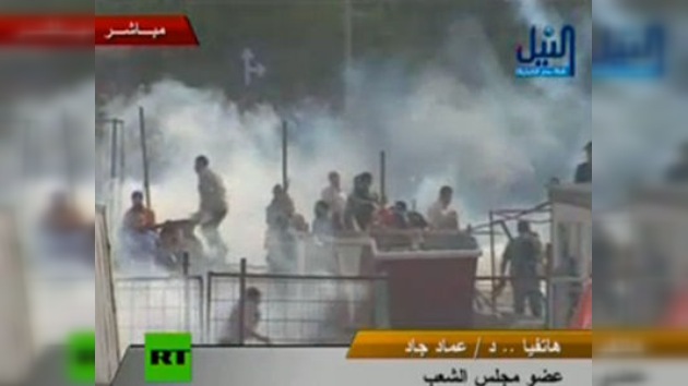La Policía dispersa con agua a los manifestantes en El Cairo