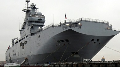 Botan el primer buque de asalto anfibio ruso de clase Mistral en la costa francesa