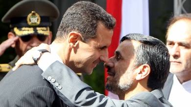 Irán abre un crédito de 1.000 millones de dólares para Siria que "enfrenta un complot terrorista"