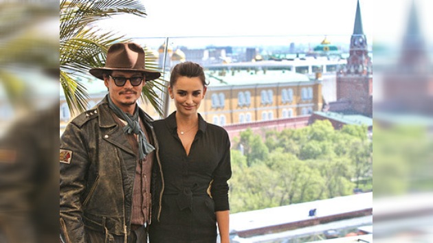 Johnny Depp y Penélope Cruz presentan en Moscú "Piratas del Caribe 4"