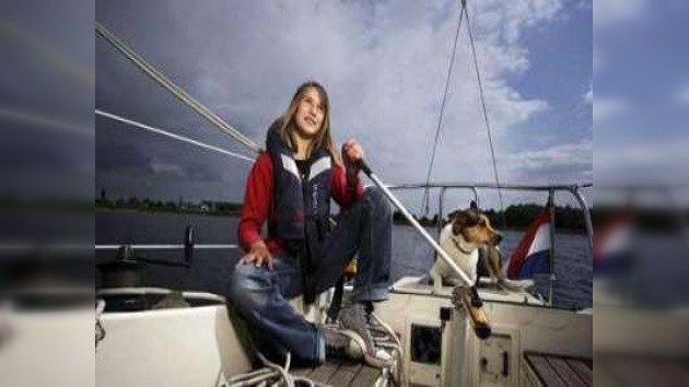 Encuentran en el Caribe a la navegante adolescente Laura Dekker
