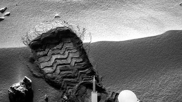 A un paso de una sensación: Curiosity 'encuentra' huellas en Marte