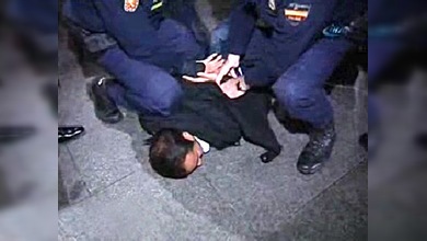 Joven kurdo lanzó un zapato contra el primer ministro turco en Sevilla