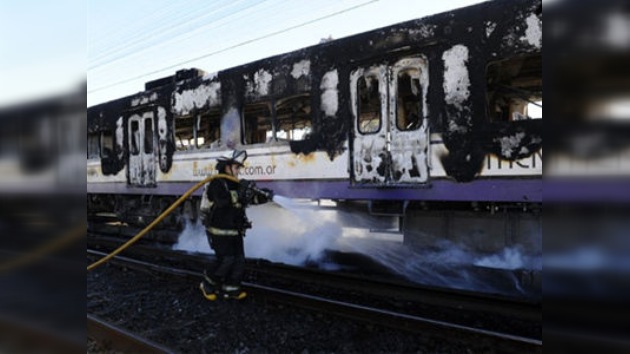 Incendian un tren en las afueras de Buenos Aires