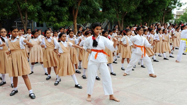 Cientos de indias aprenden artes marciales para defenderse de los violadores