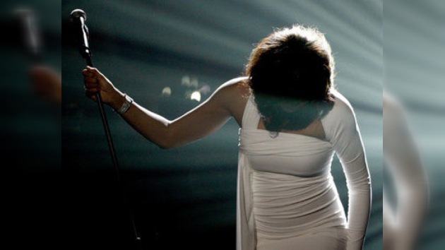 Los fans de Houston impiden a Sony que saque provecho de la muerte de la cantante