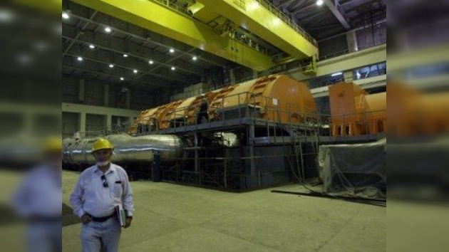 Irán comenzó a insertar el combustible nuclear en el reactor de Teherán