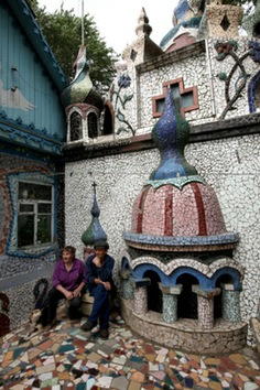 Rusia erige un palacio de basura que ‘huele’ a Gaudí