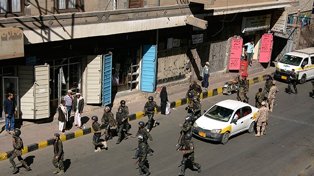 Tres explosiones sacuden la capital de Yemen, una cerca del Ministerio de Defensa