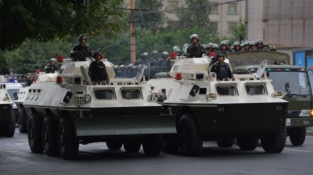 China: Demostración de poderío militar en escenario de sangrientos enfrentamientos