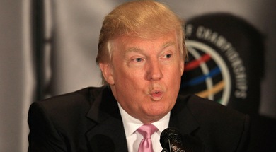 Donald Trump hace leña del euro caído
