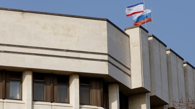 Parlamento de Crimea vota mayoritariamente por la reunificación con Rusia