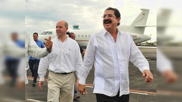 Zelaya vuelve a Honduras para que el país reingrese en la OEA