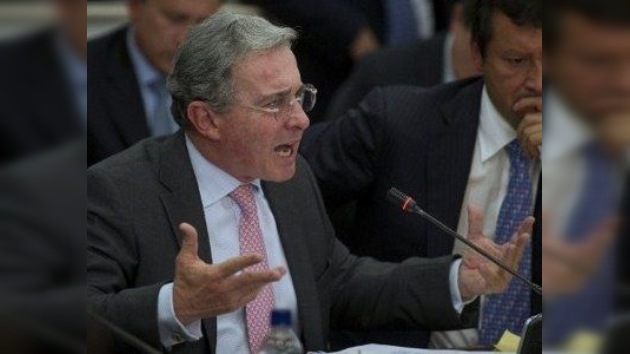 Uribe, acusado de utilizar fondos de EE. UU. para espiar a opositores