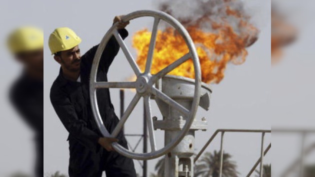 EE. UU. admite que la presión sobre Irán enciende la mecha del barril de crudo