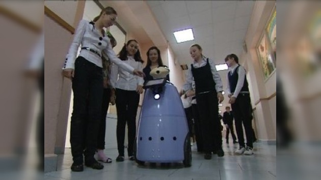 Robot controlado desde hogar permite a niños enfermos sentirse como en clase
