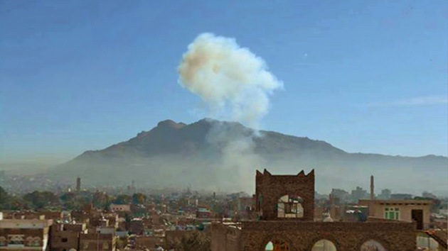 Fotos: Decenas de muertos tras un atentado contra el Ministerio de Defensa de Yemen