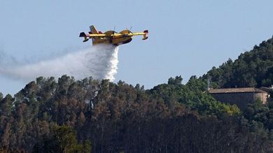 Los recortes complican la lucha contra los incendios en España
