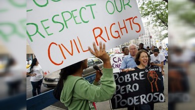 Comunidad hispana vive bajo presión de los medios estadounidenses