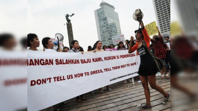 Minifaldas, fuera de la ley en Indonesia