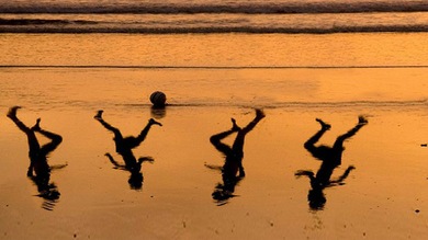 Foto: Emotivo homenaje de un artista israelí a los 4 niños de Gaza asesinados por Israel