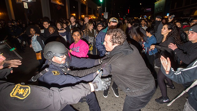 Continúan las protestas en Berkeley tras fuertes choques con la Policía