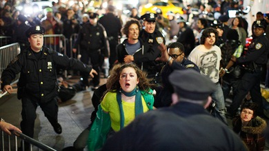 Una activista de Occupy golpeada por la Policía se enfrenta hasta a 7 años de cárcel