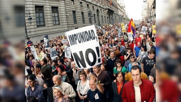 Miles de personas salen a la calle en España para apoyar al juez Garzón