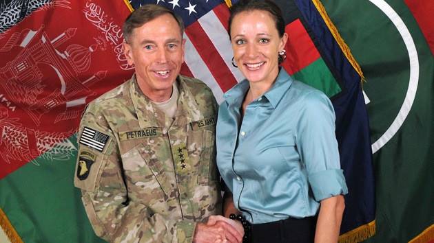 Video vincula con cárceles secretas de la CIA la renuncia del general Petraeus