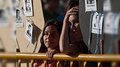 Justicia argentina condena a cadena perpetua a ocho represores de época de la dictadura
