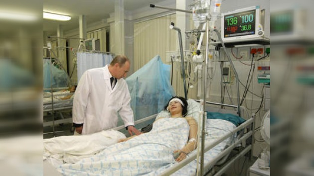 Putin visita a heridos de tragedia en el metro moscovita
