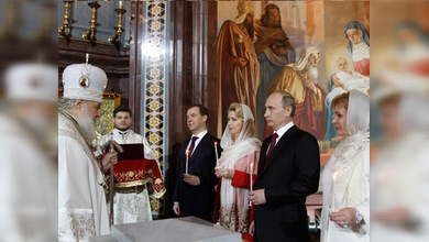 El presidente y el primer ministro rusos expresan sus felicitaciones por el día de Pascua
