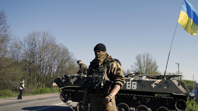 Vehículos blindados ucranianos abren fuego contra periodistas de la agencia de RT, Ruptly
