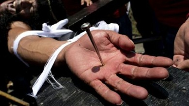 El EIIL crucifica a nueve personas en Siria, incluyendo a uno de sus miembros