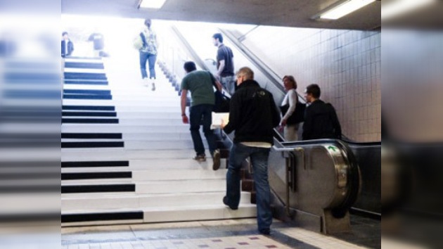 Una escalera del metro que 'canta'