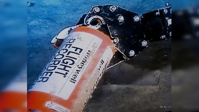 Localizan una caja negra del accidentado vuelo Air France del 2009