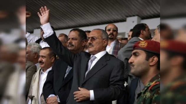 Presidente de Yemen se negó a firmar renuncia