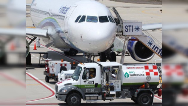 En México aterrizó con éxito avión alimentado por biocombustible