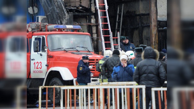 Un incendio infernal en un mercado de Moscú se cobra la vida de 17 inmigrantes