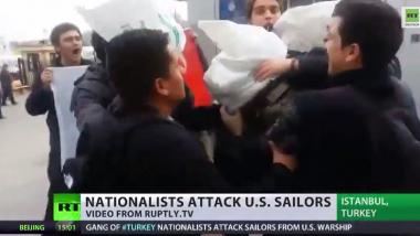 Türkische Nationalisten greifen US-Marinesoldaten an