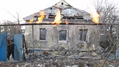 Oligarchen-Fehde in der Ukraine: Einer schickt Hilfslieferungen nach Donezk der andere stoppt sie militärisch