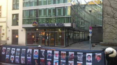 "Wir wissen wer die Mörder sind" - Demo vor ukrainischer Botschaft in Berlin wegen Odessa-Massaker